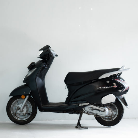 used honda activa avaible for sale in gurgaon side view