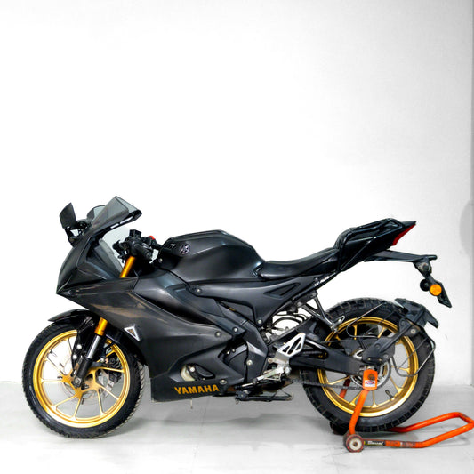 Yamaha R15 V4 side profile – second hand sports bike Gurgaon