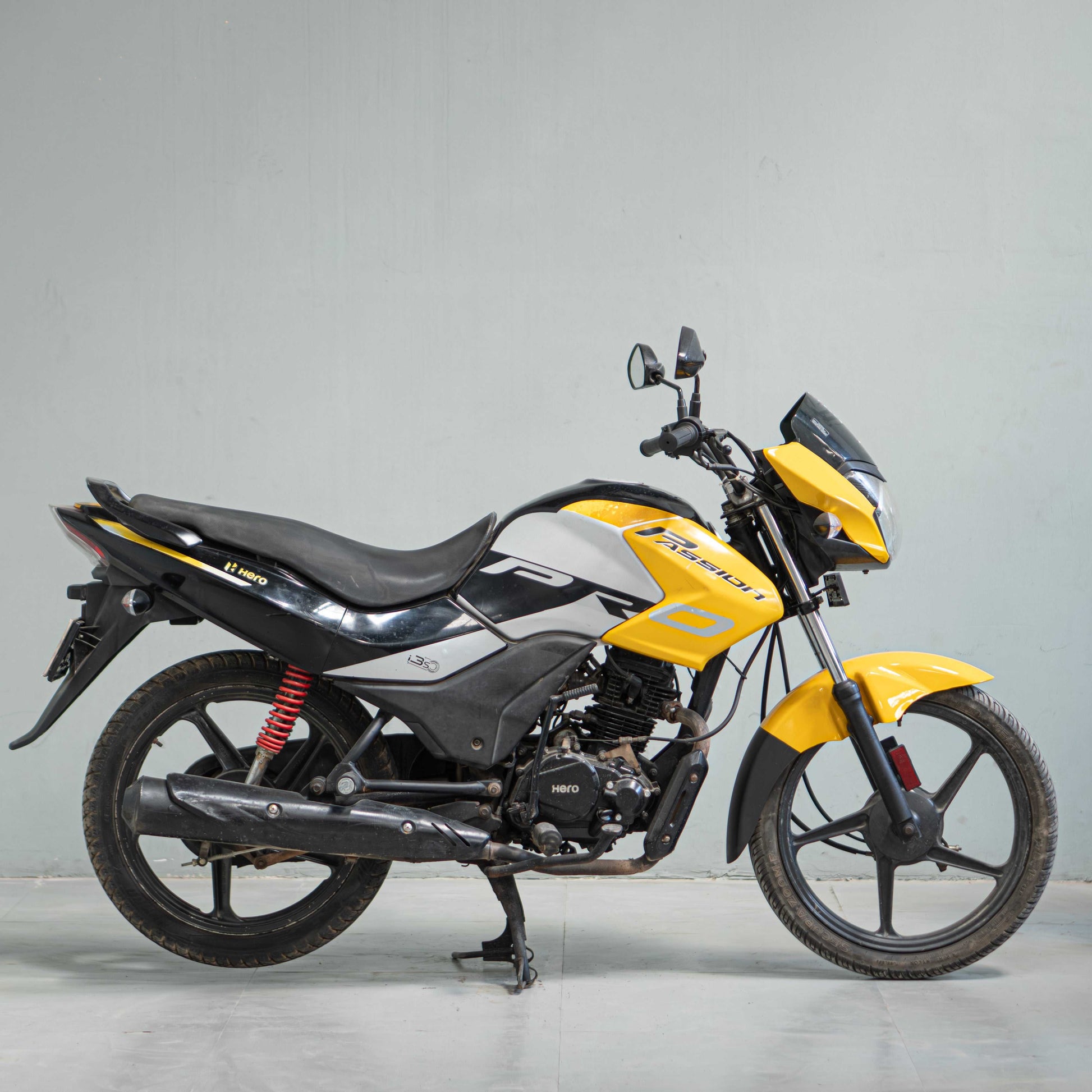 Hero Passion Pro right side profile used bike Gurgaon sporty yellow black commuter