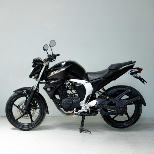 Yamaha FZ right side profile used bike Gurgaon sporty commuter motorcycle daily use