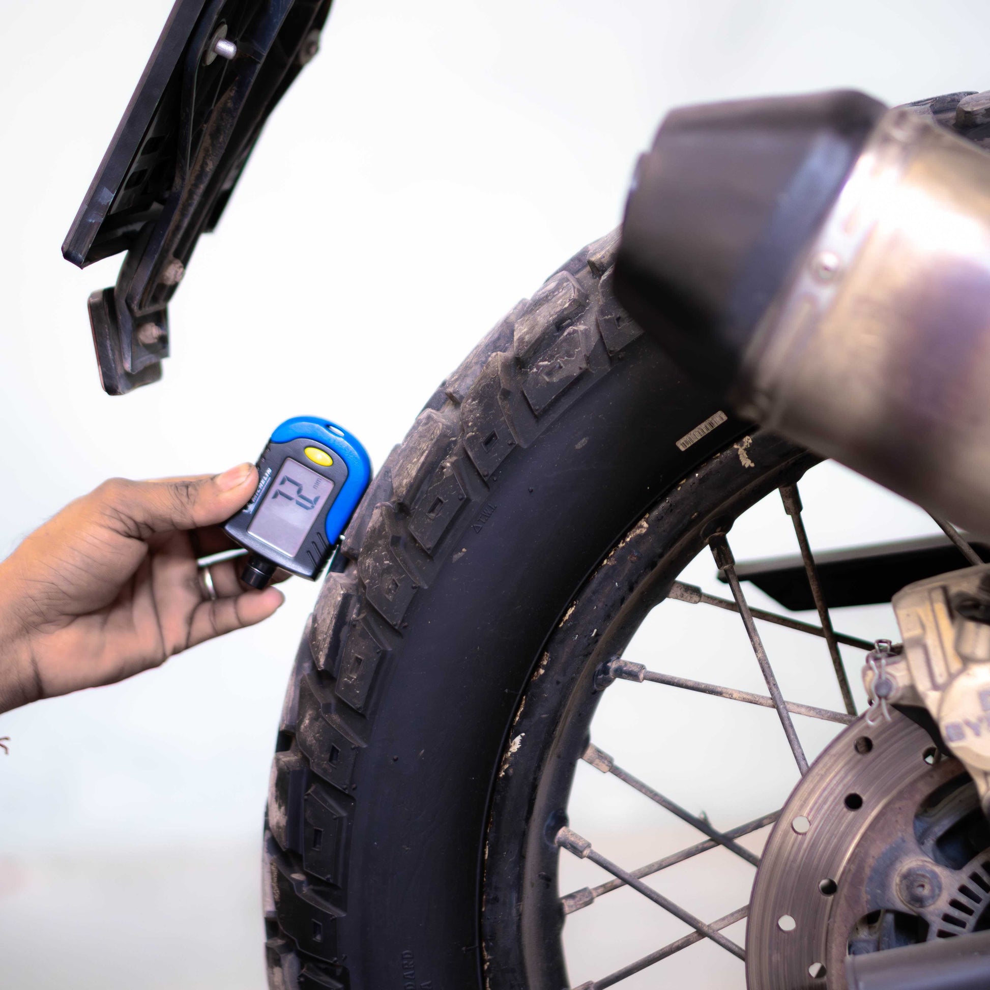 second hand Himalayan avaiable in gurgaon rear tyre inspection