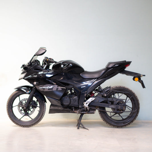 Black Suzuki motorcycle on a white background Suzuki Gixxer SF 250 Used Bike for Sale in Gurgaon