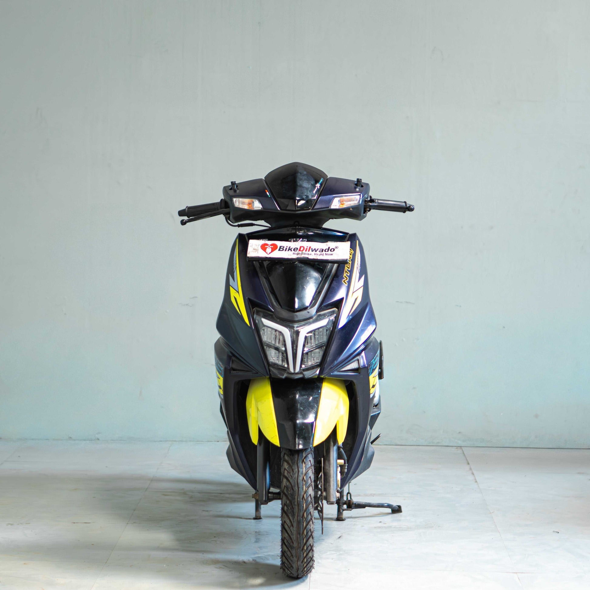 TVS Ntorq 125 front view used scooter Gurgaon headlight and handle condition sporty design
