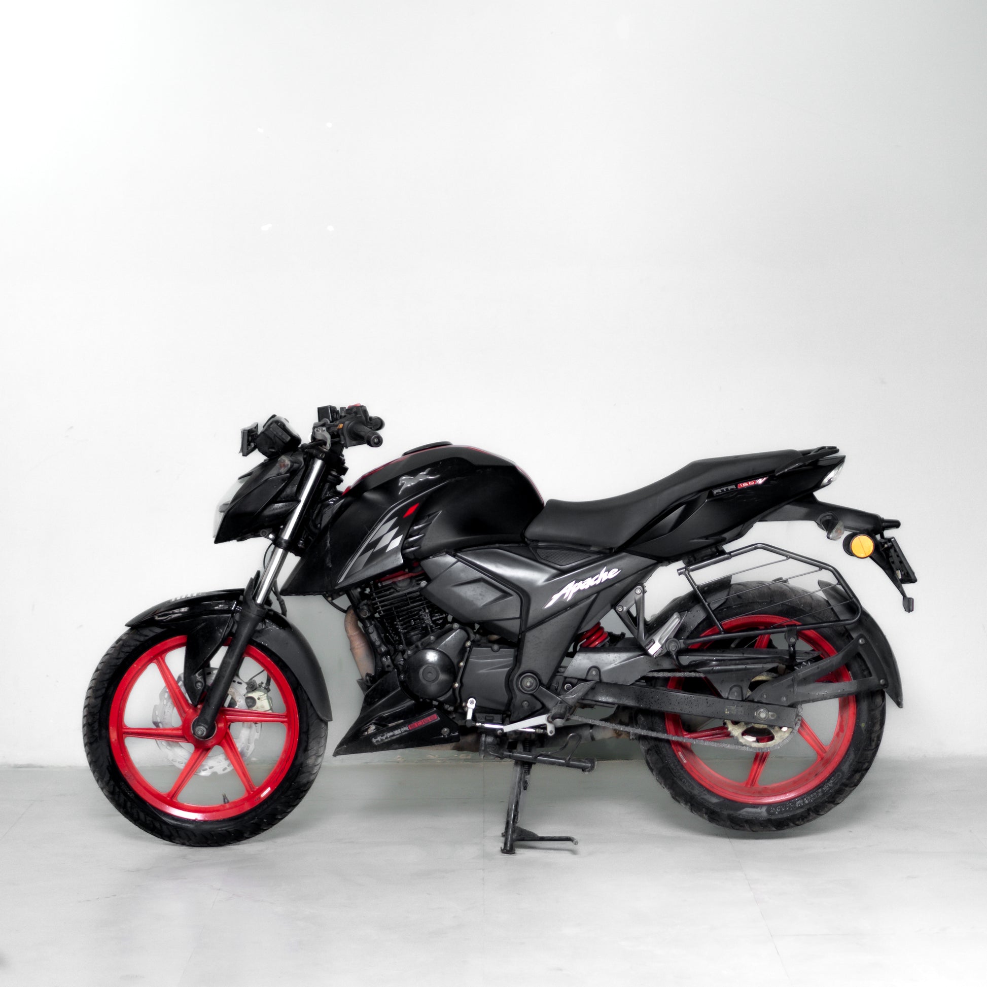 TVS Apache RTR 160 4V second hand bike in Gurgaon – side profile