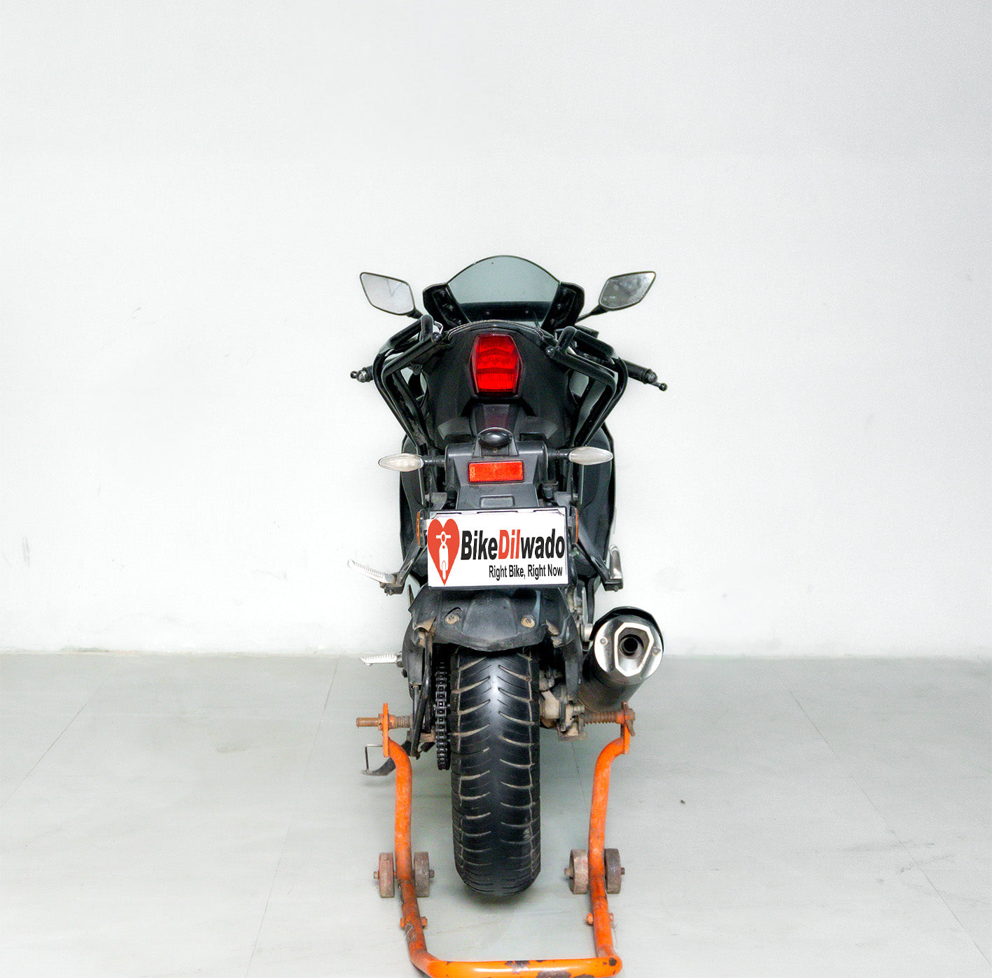 Yamaha R15 V4 back view – verified used bike in Gurgaon