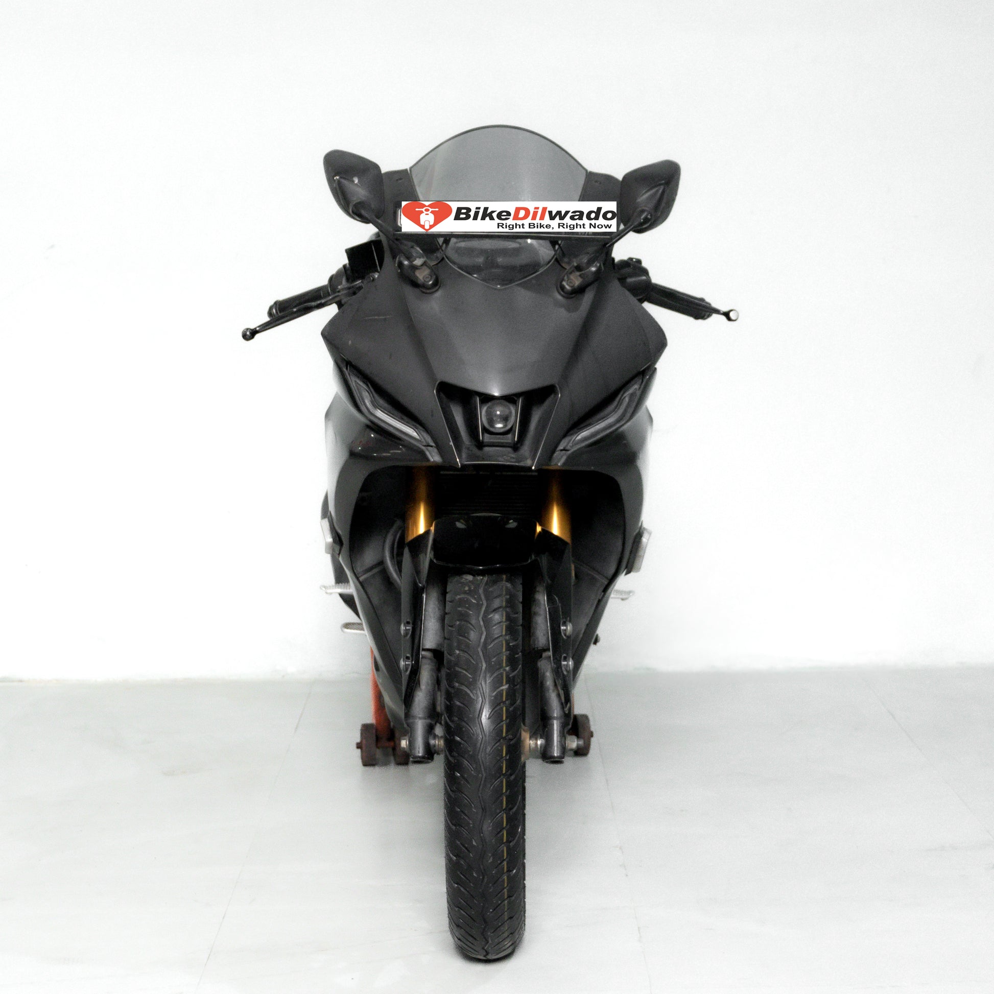 Yamaha R15 V4 front view – verified used bike in Gurgaon