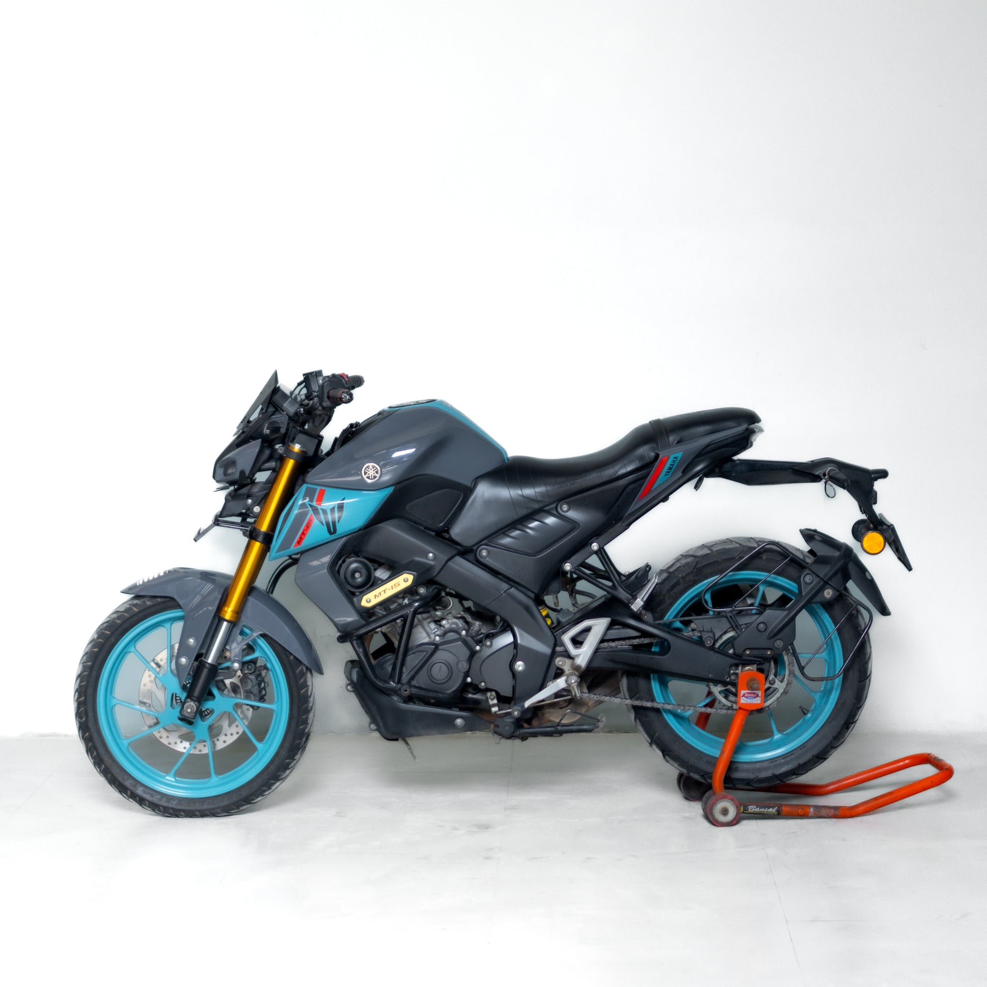 used mt 15 gurgaon Black motorcycle with blue wheels on a white background